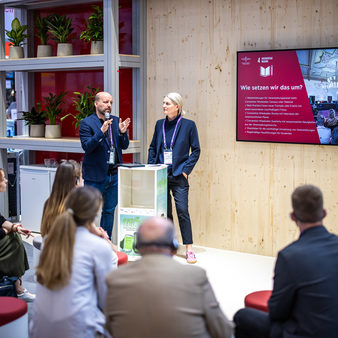 Panel Talk mit WICM Nachhaltigkeitsmanager Robert Frowein und Anne Motzki auf der IMEX